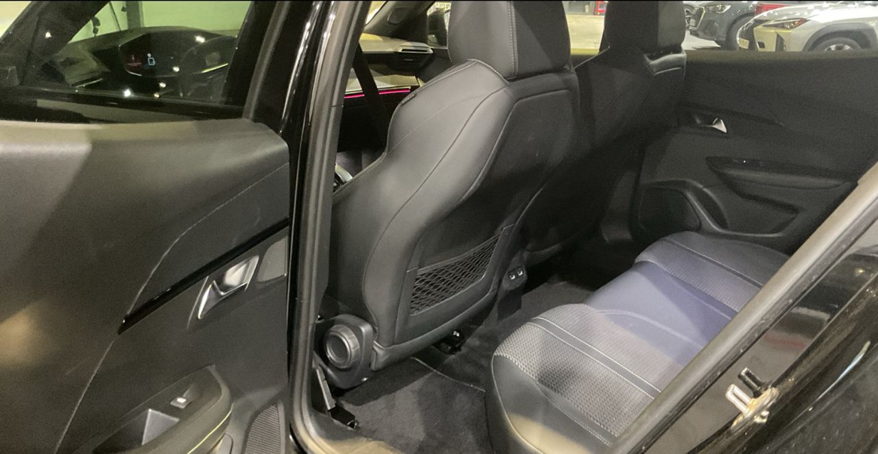 Фото - Peugeot e-2008 #8