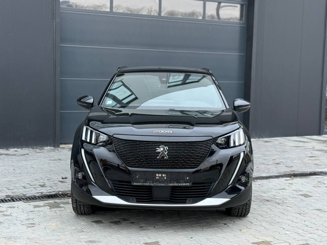 Фото - Peugeot e-2008 #2