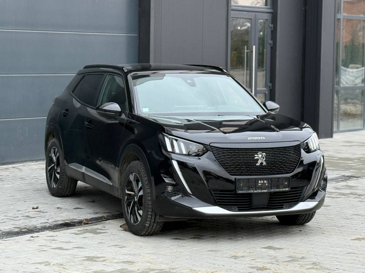 Фото - Peugeot e-2008 #3