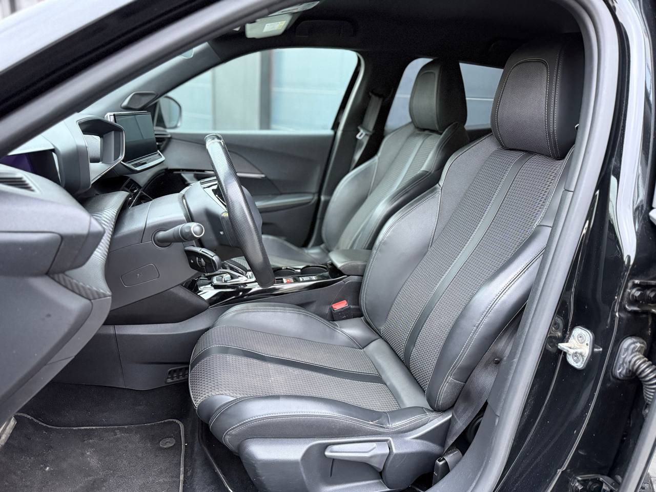 Фото - Peugeot e-2008 #7