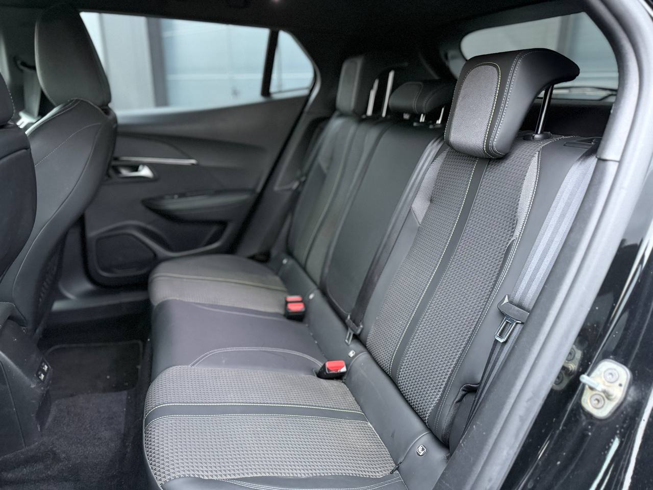 Фото - Peugeot e-2008 #8