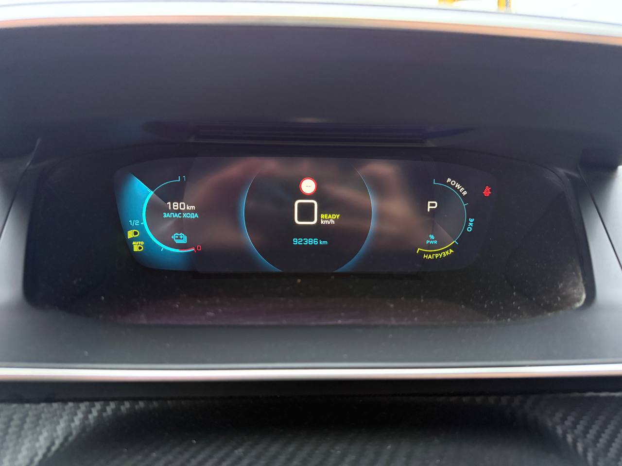 Фото - Peugeot e-2008 #9