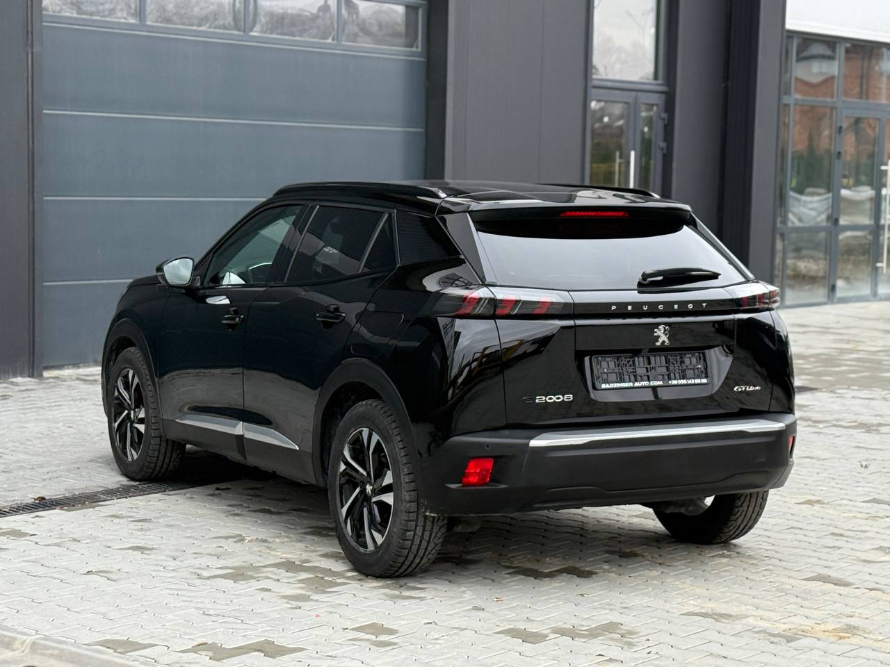 Фото - Peugeot e-2008 #4