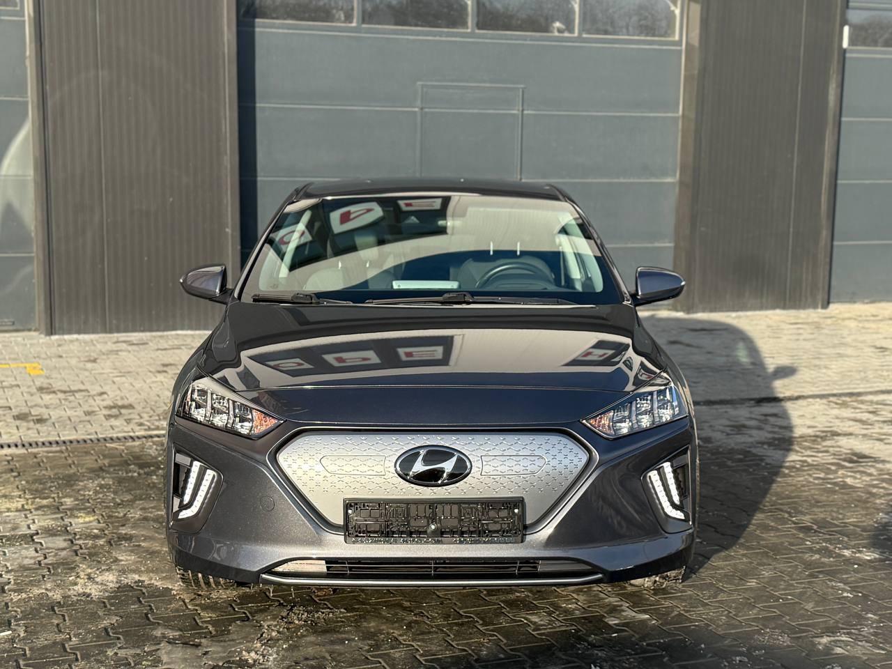 Фото - Hyundai IONIQ #2