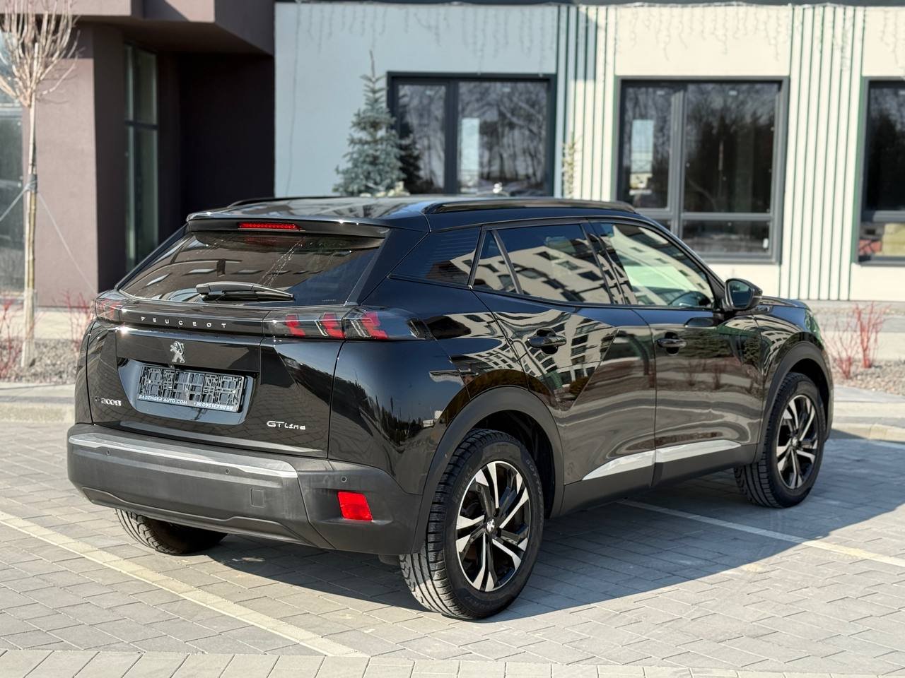 Фото - Peugeot e-2008 #6