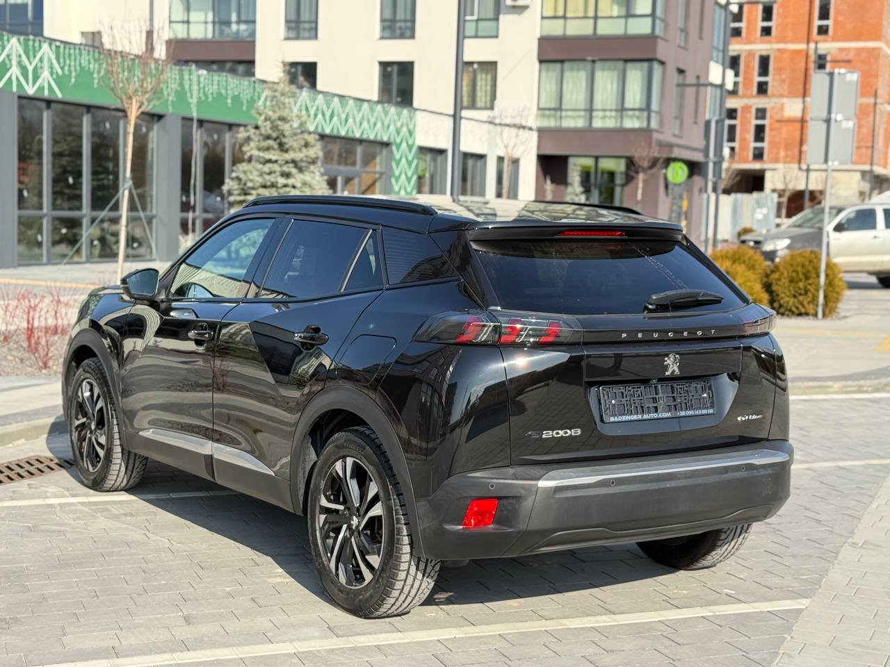 Фото - Peugeot e-2008 #4