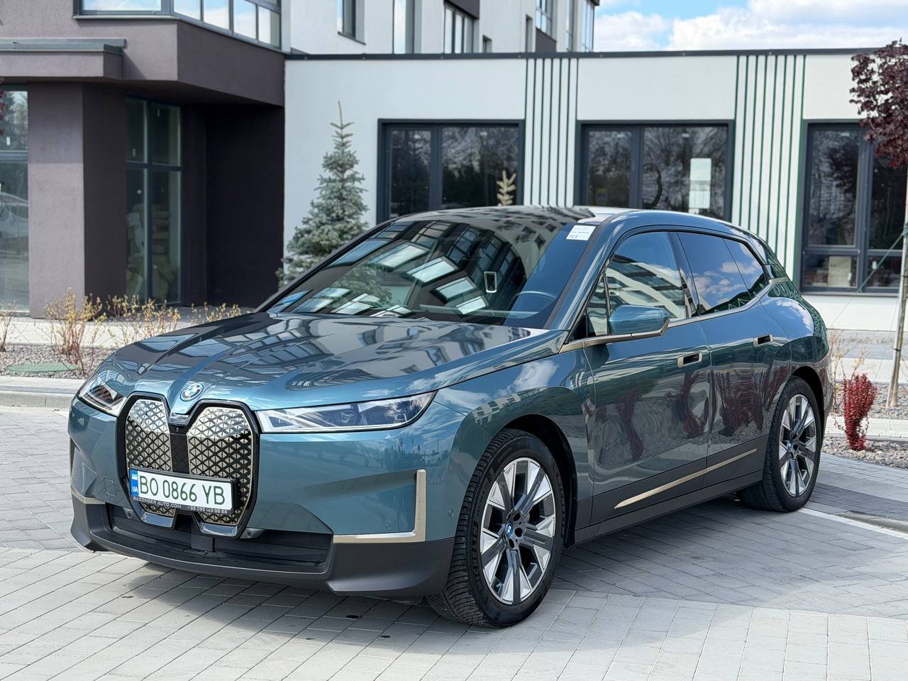 BMW Ix40