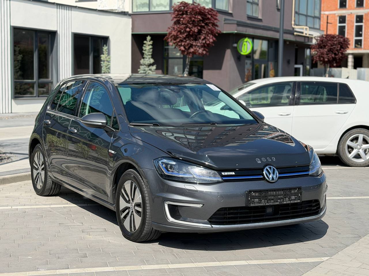 Фото - Volkswagen E-Golf #3
