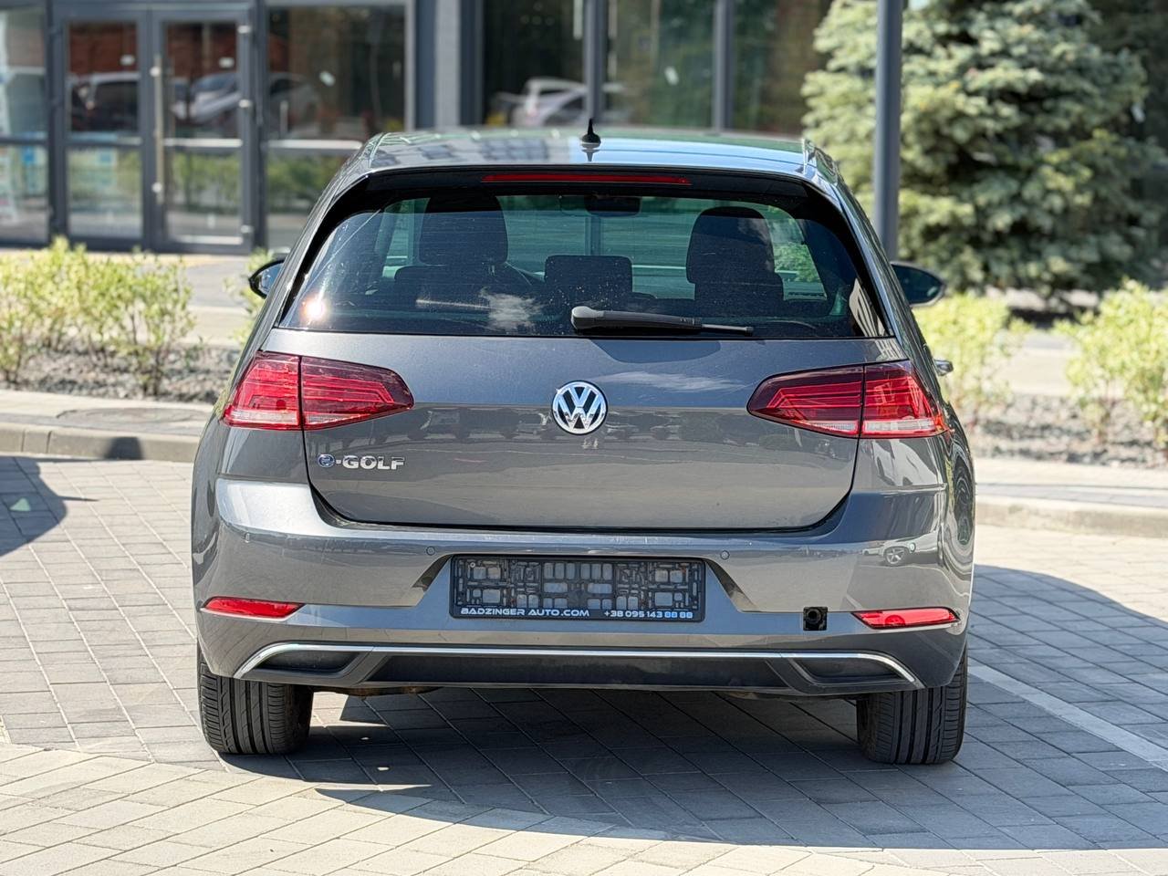 Фото - Volkswagen E-Golf #5