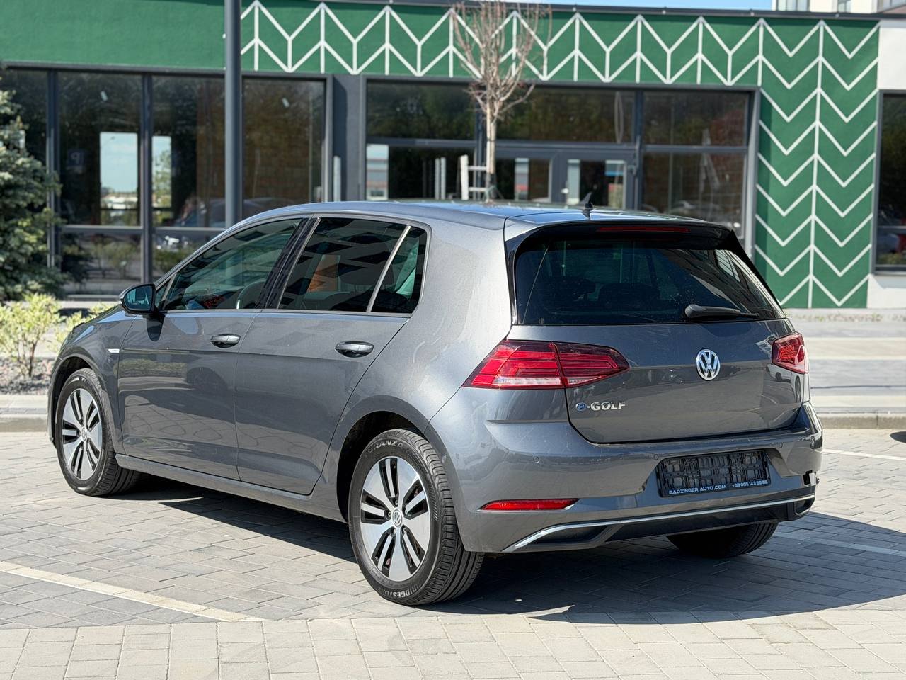 Фото - Volkswagen E-Golf #6