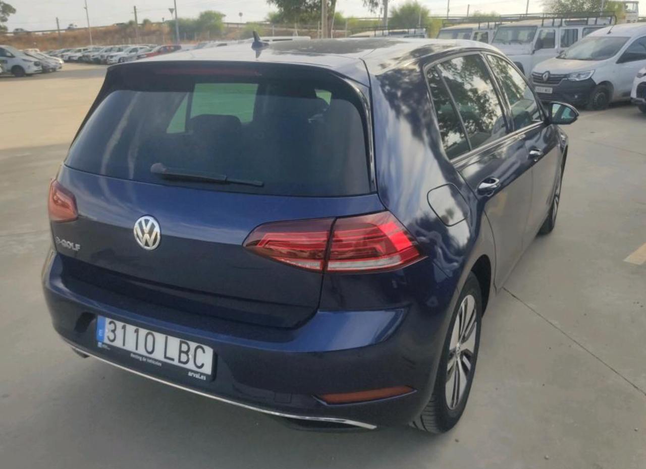 Фото - Volkswagen E-Golf #2
