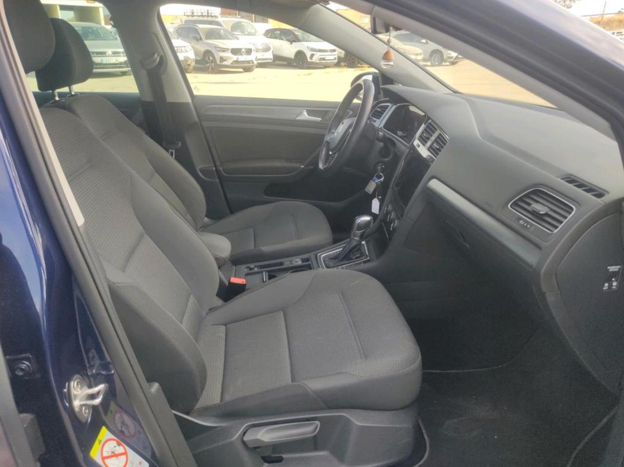 Фото - Volkswagen E-Golf #4