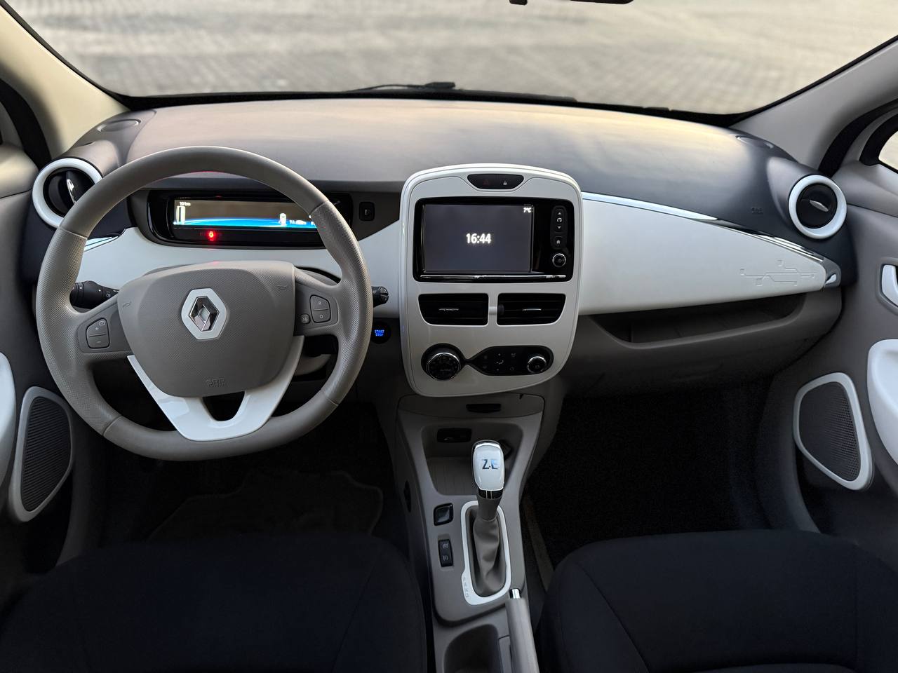 Фото - Renault ZOE #9
