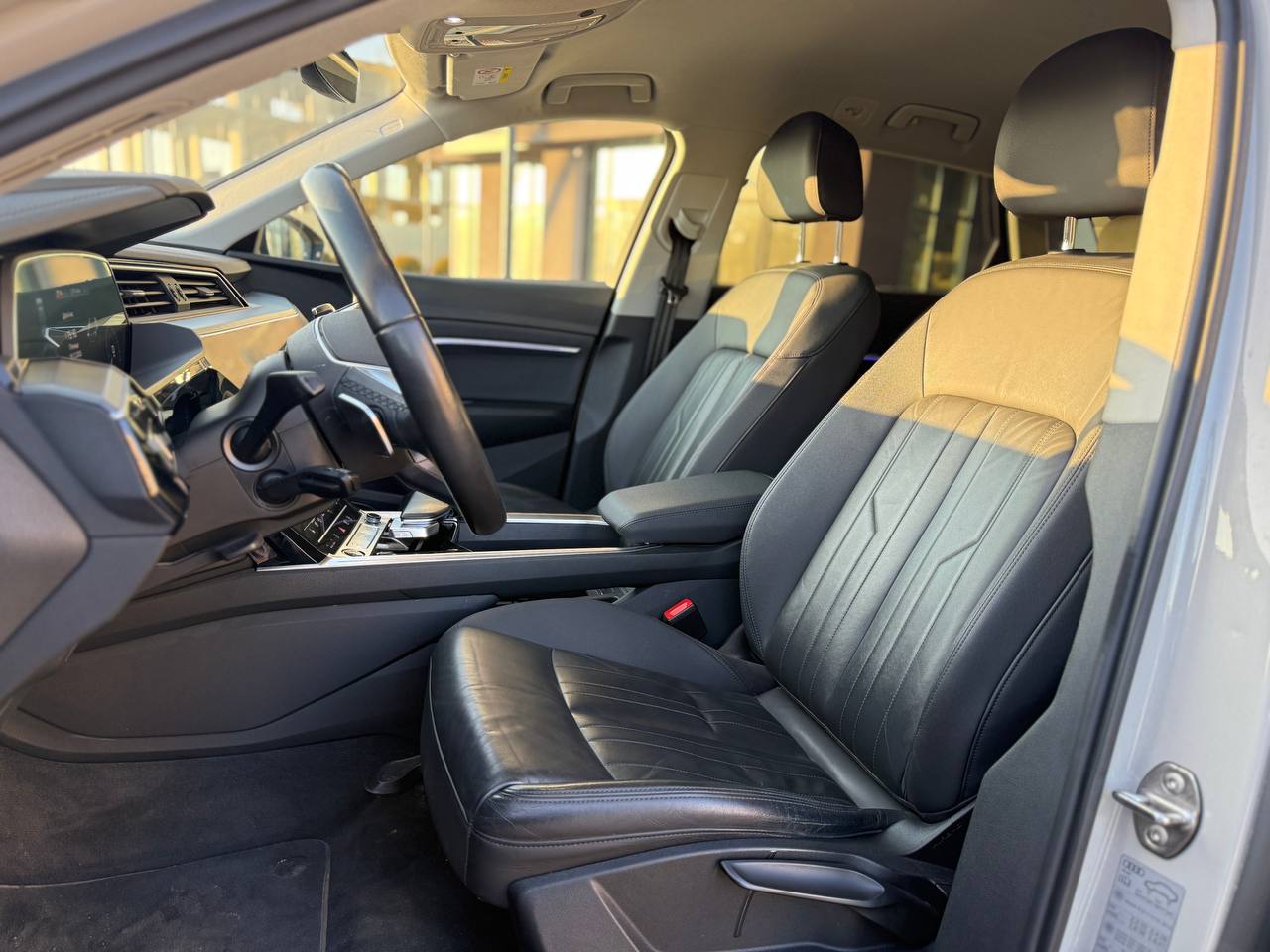 Фото - Audi E-tron #8