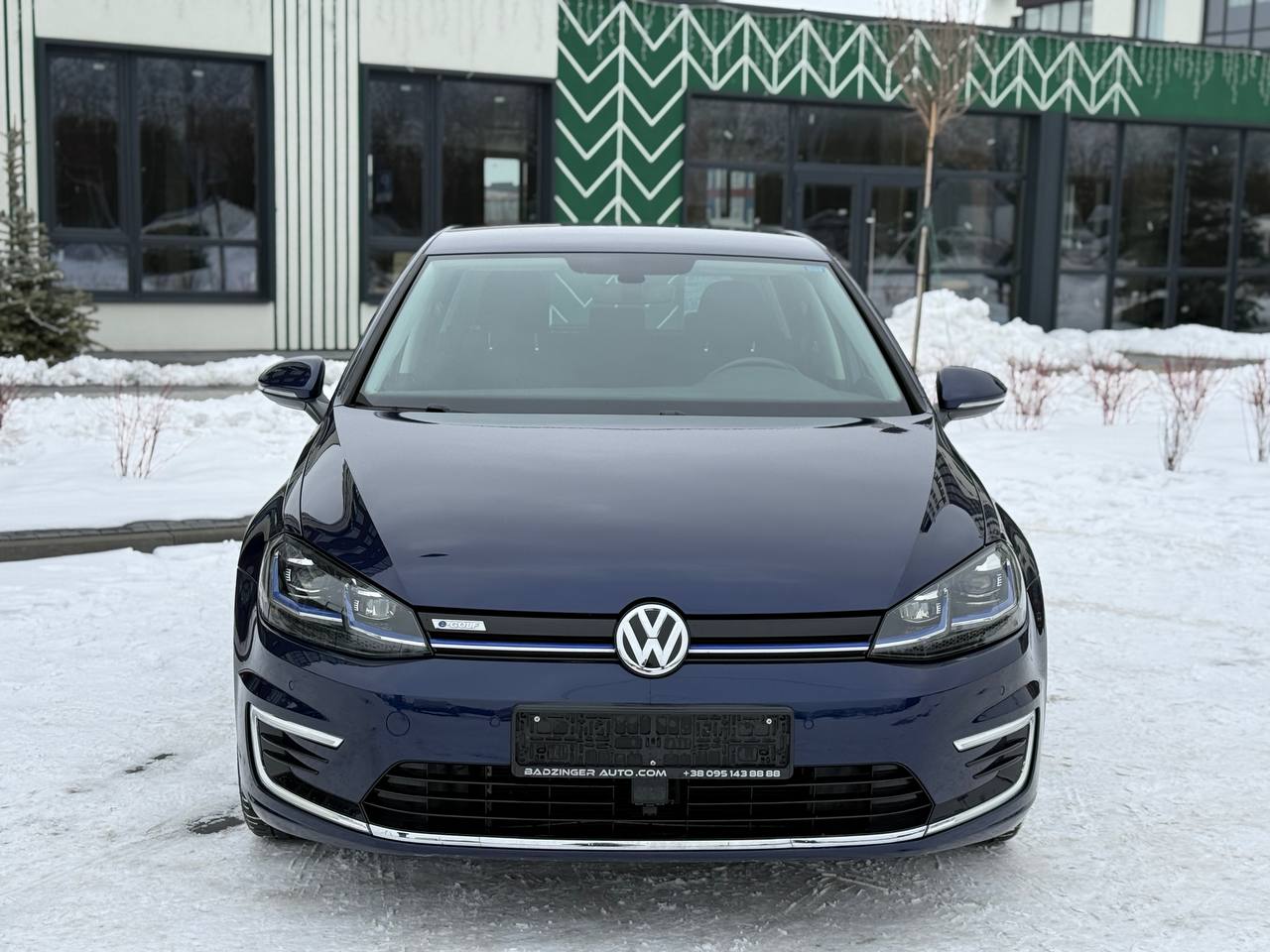 Фото - Volkswagen E-Golf #2