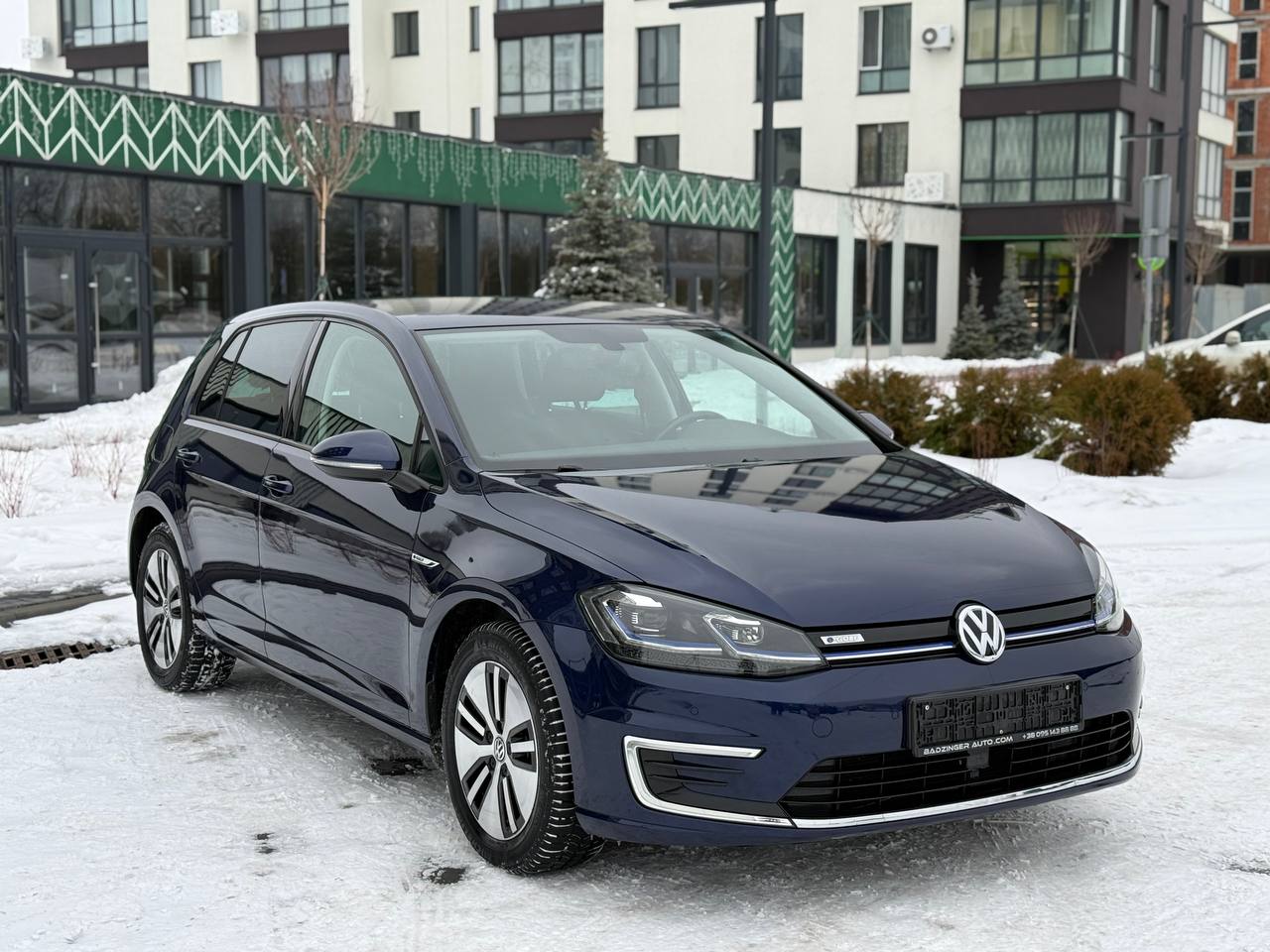 Фото - Volkswagen E-Golf #3