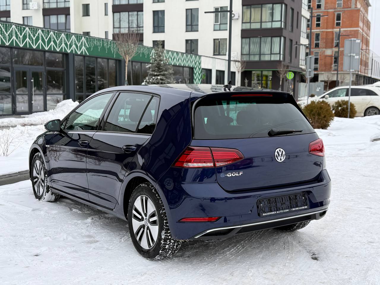 Фото - Volkswagen E-Golf #6