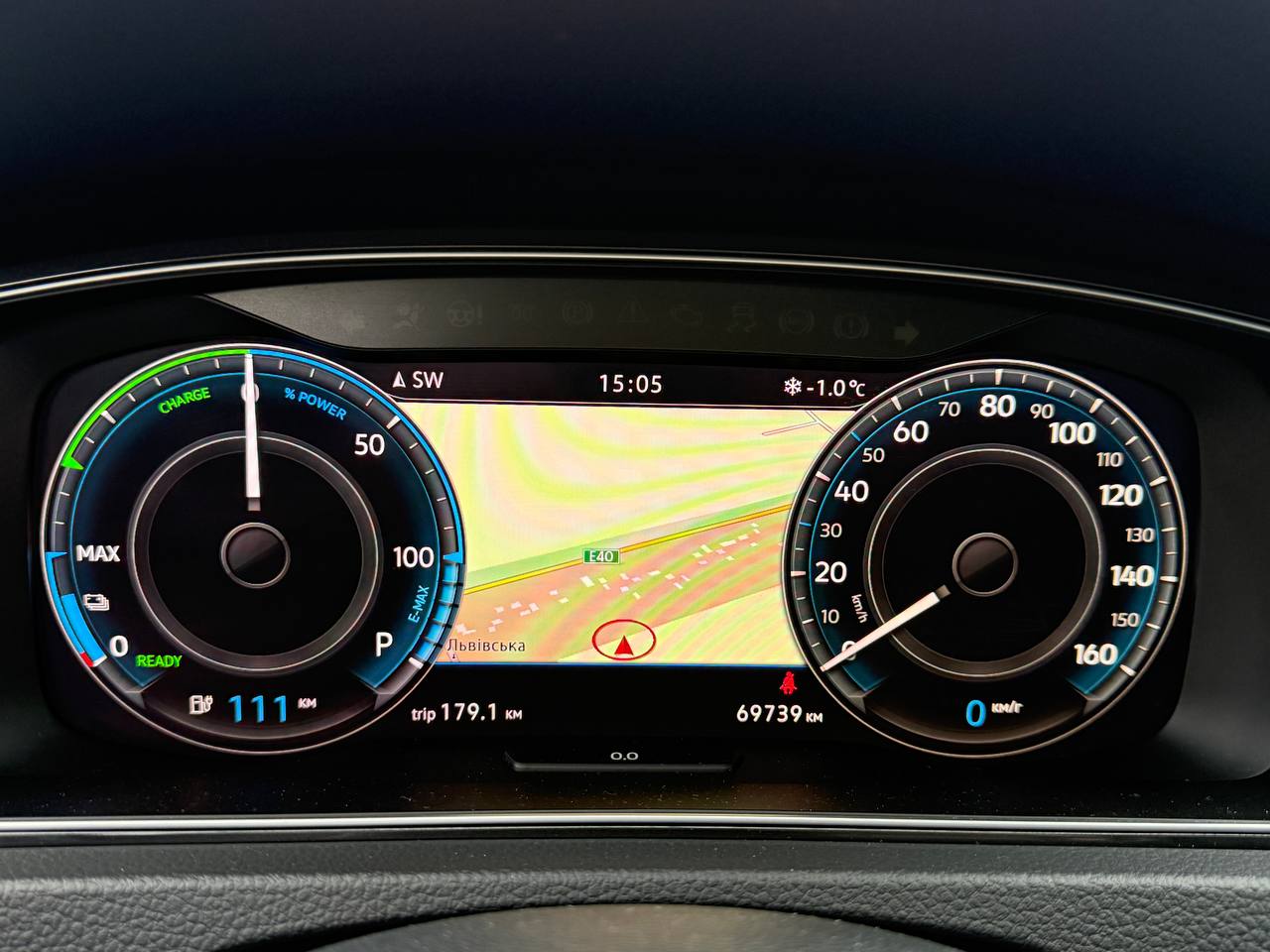 Фото - Volkswagen E-Golf #7