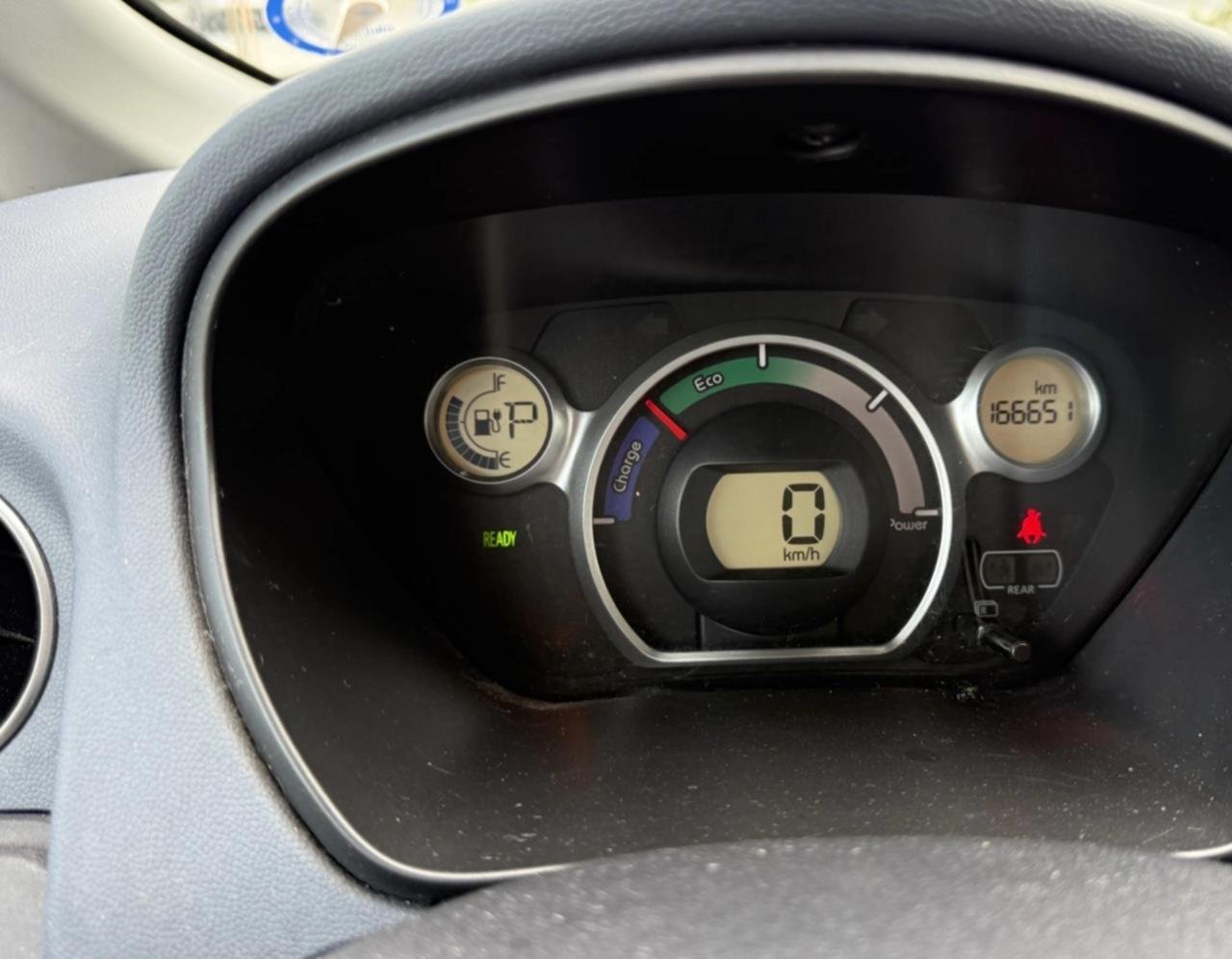 Фото - Peugeot Ion #5