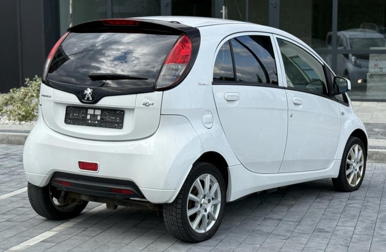 Фото - Peugeot Ion #8
