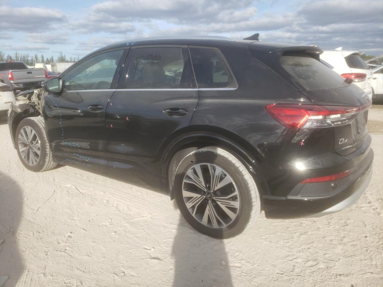 Фото - Audi Q4 e-tron #7