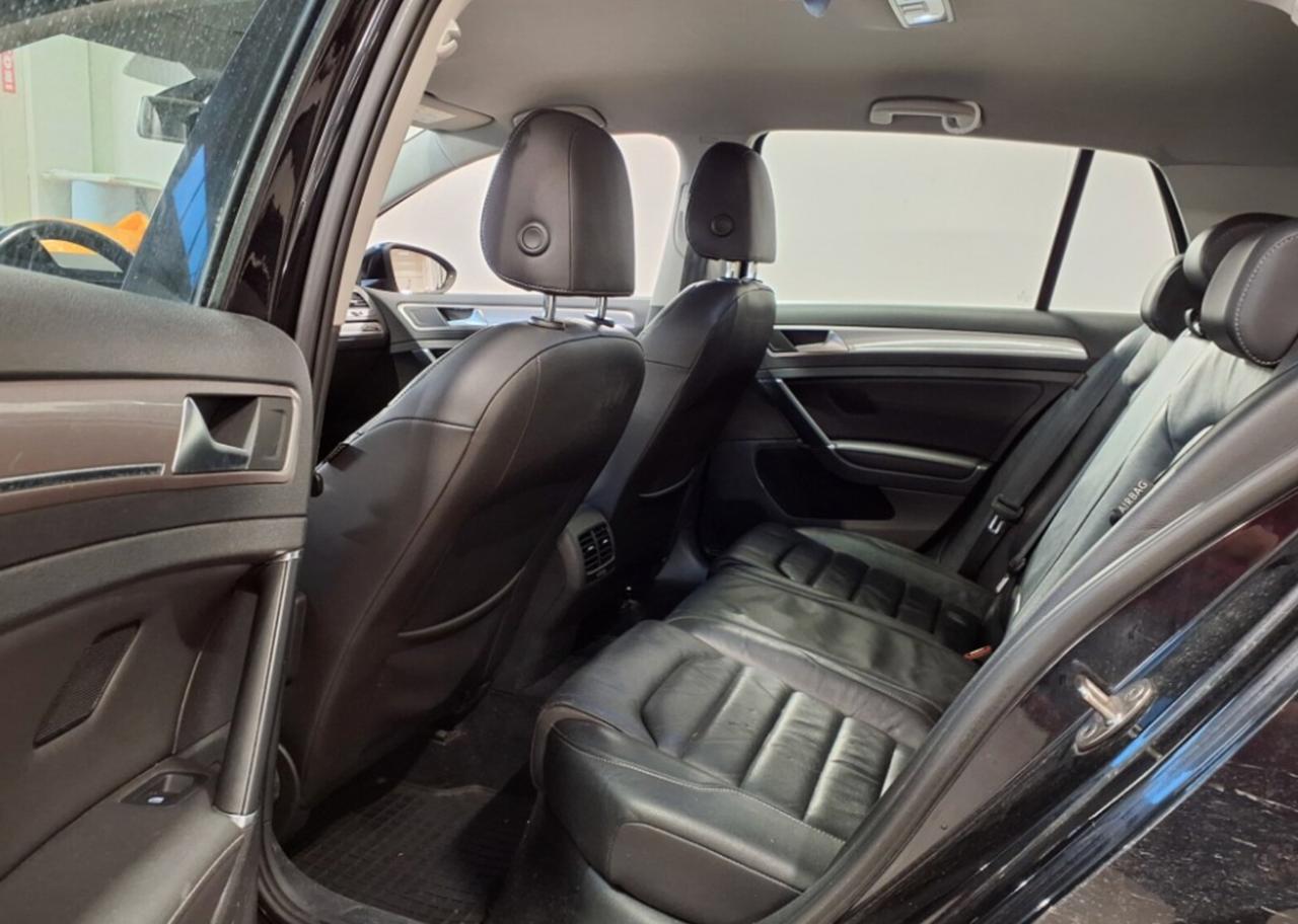 Фото - Volkswagen E-Golf #7