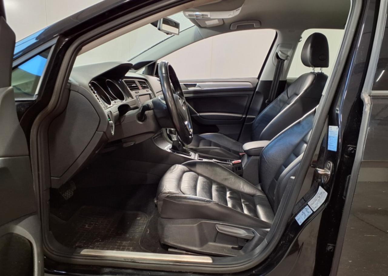 Фото - Volkswagen E-Golf #8