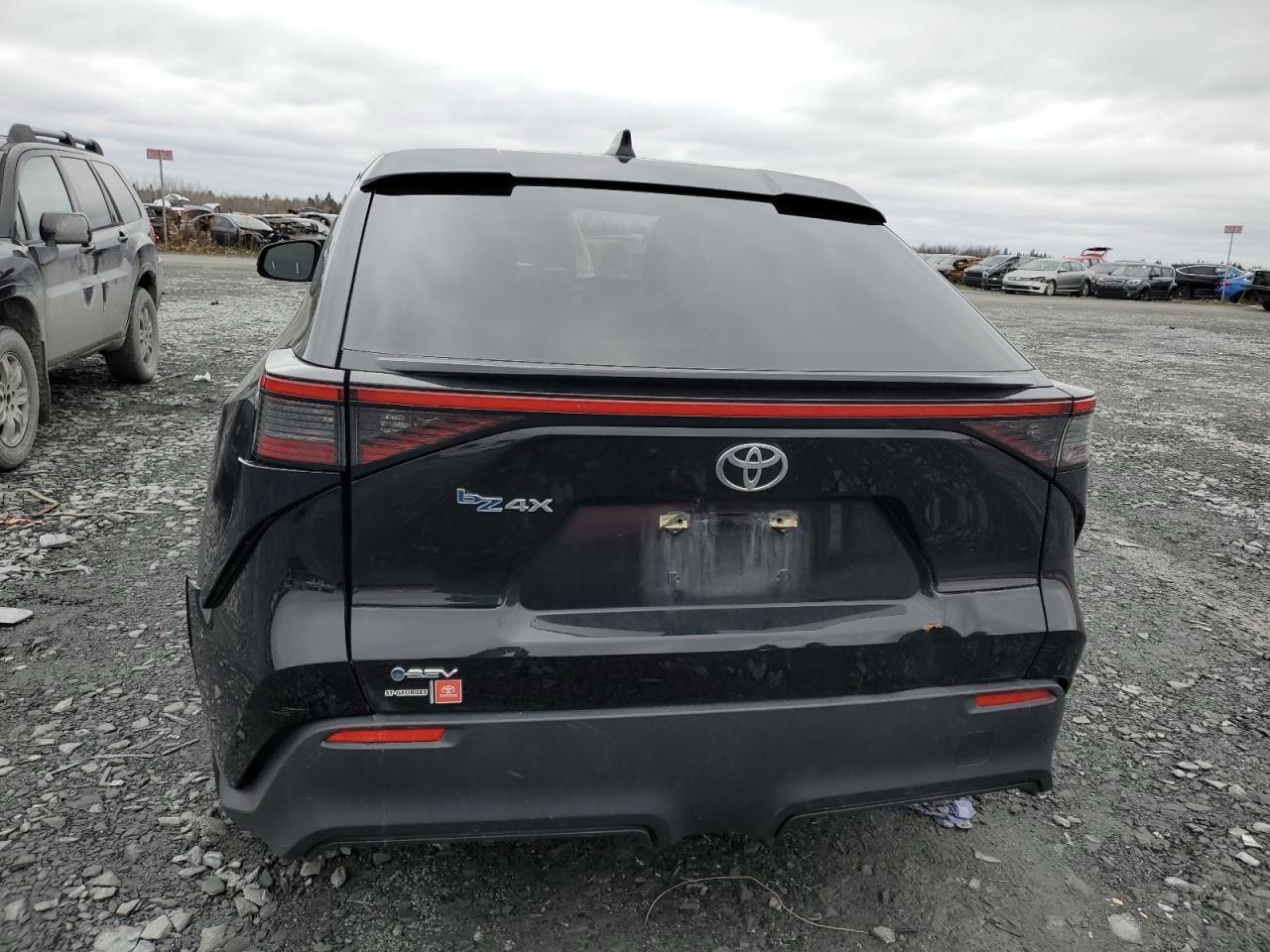 Фото - Toyota bZ4X #4