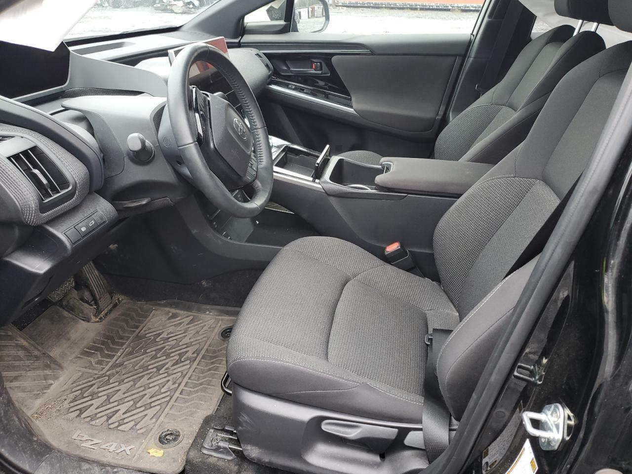 Фото - Toyota bZ4X #6