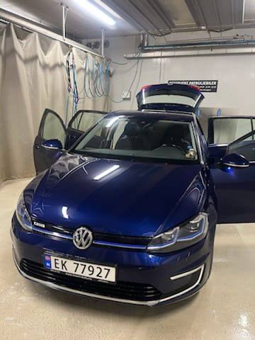 Фото - Volkswagen E-Golf #4