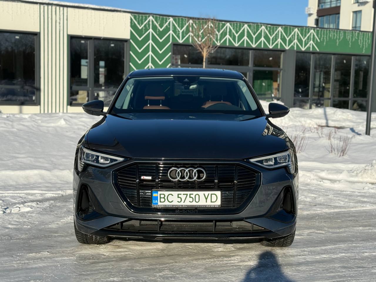 Фото - Audi E-tron #2
