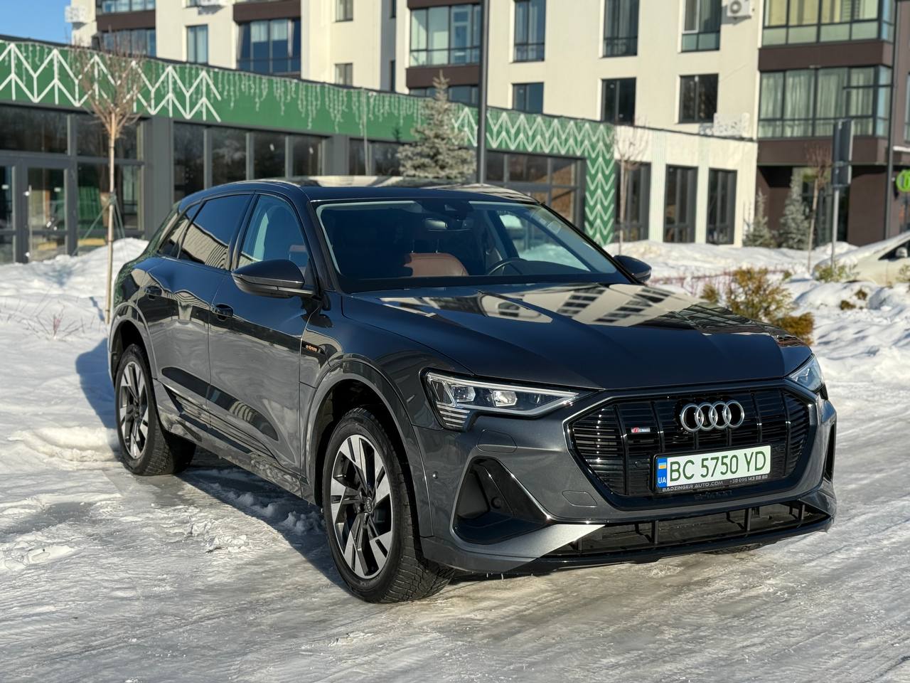 Фото - Audi E-tron #3