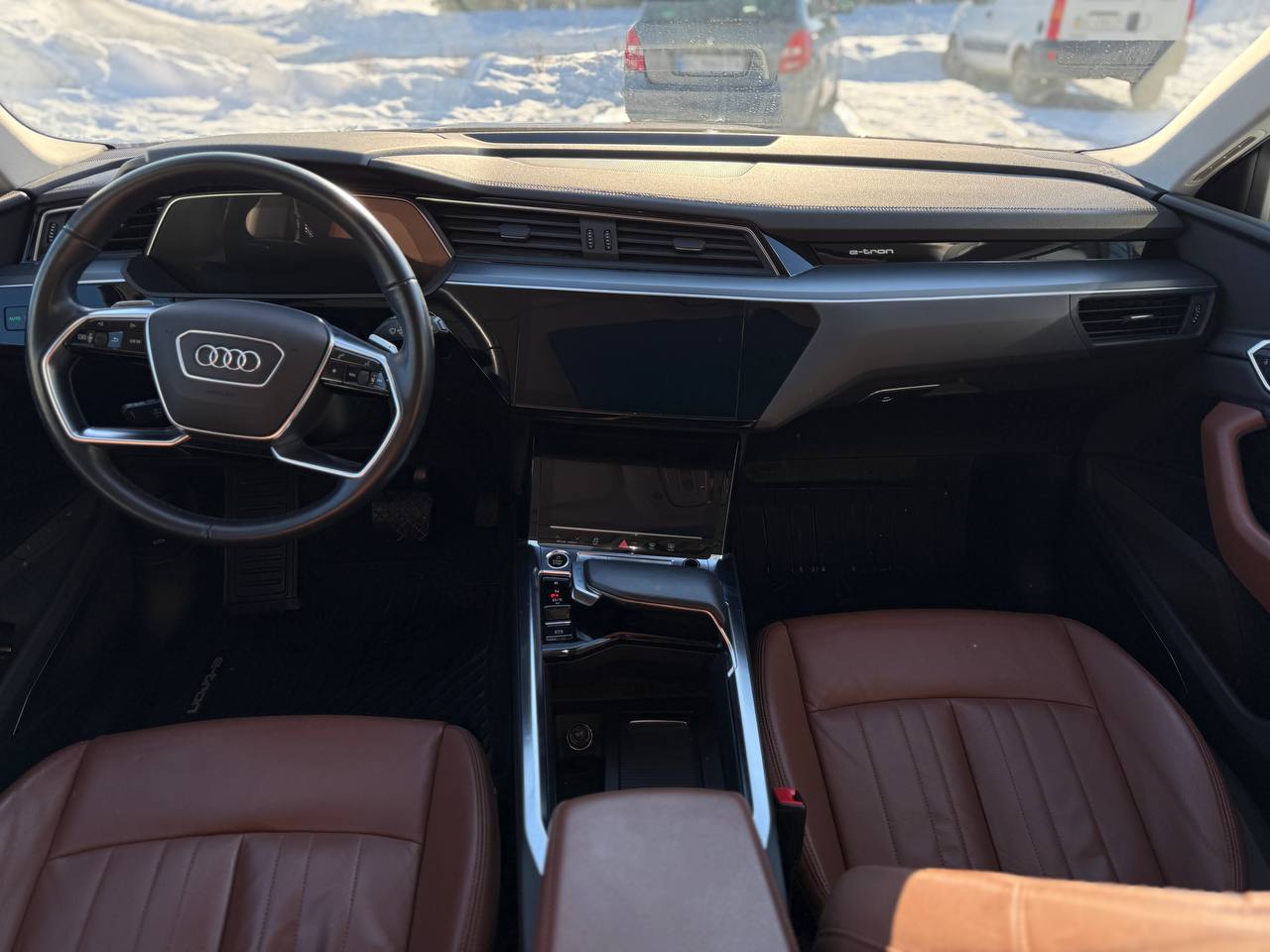 Фото - Audi E-tron #10