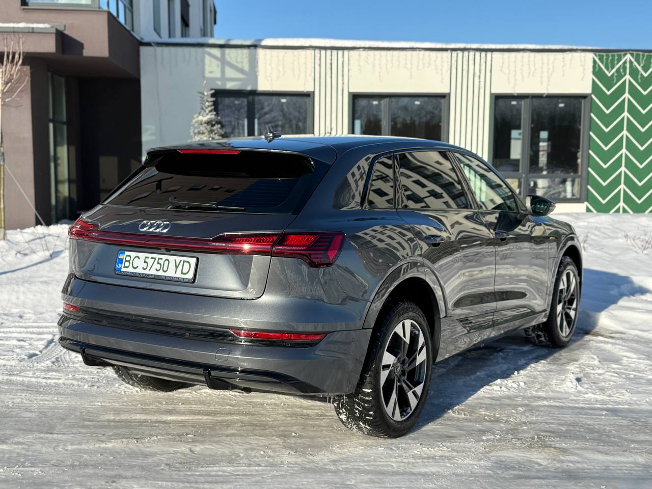 Фото - Audi E-tron #6