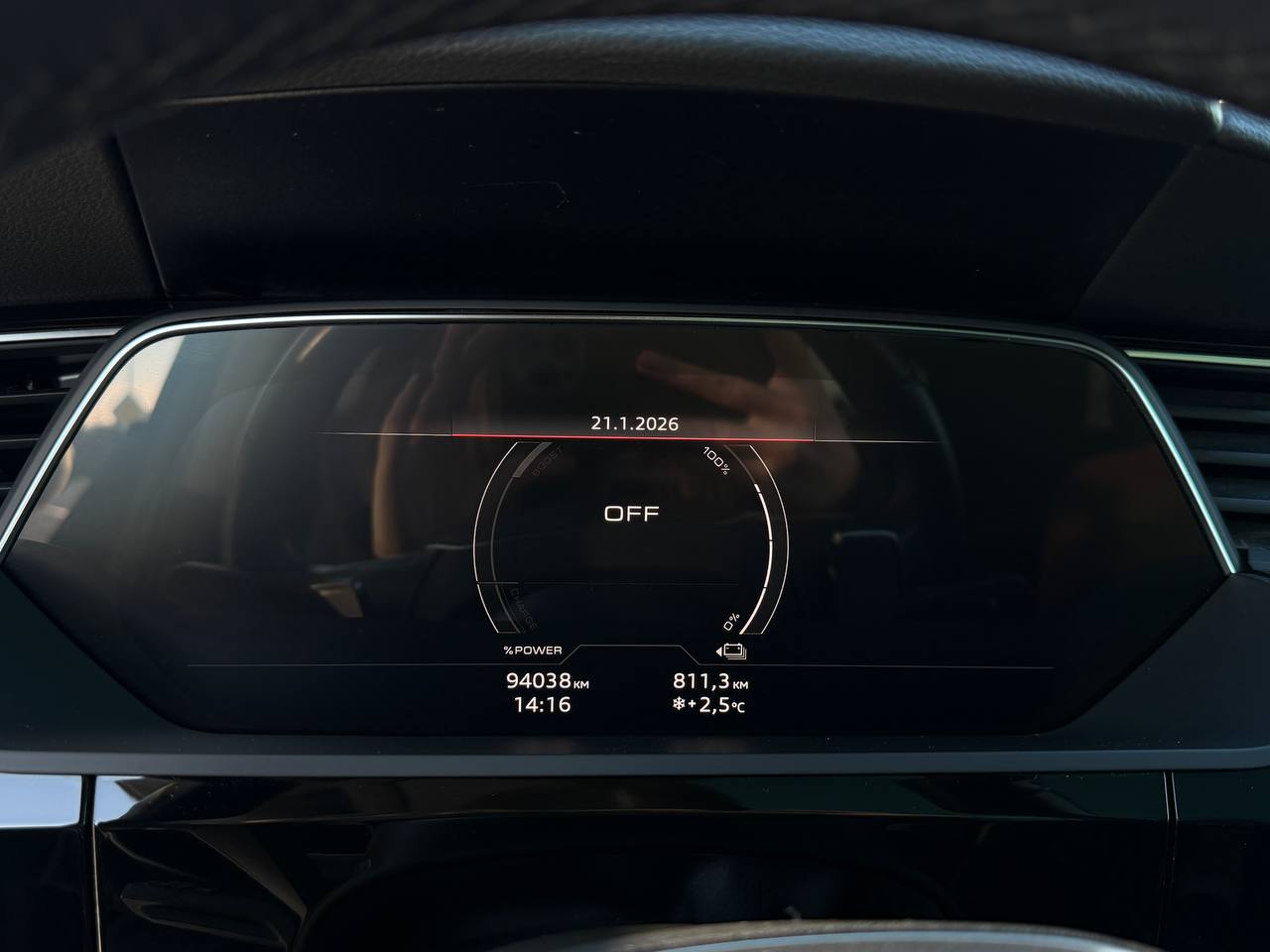 Фото - Audi E-tron #7