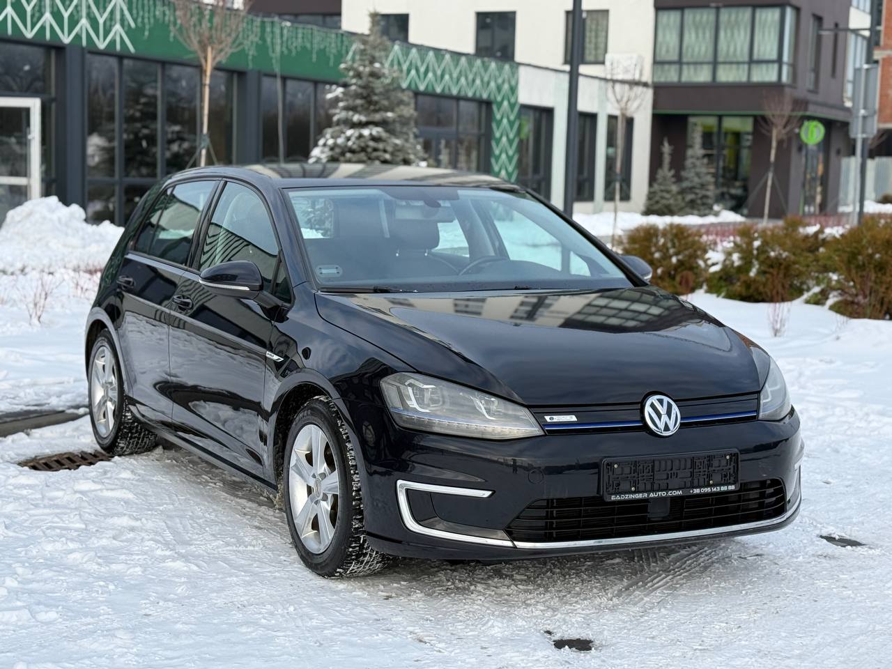 Фото - Volkswagen E-Golf #2