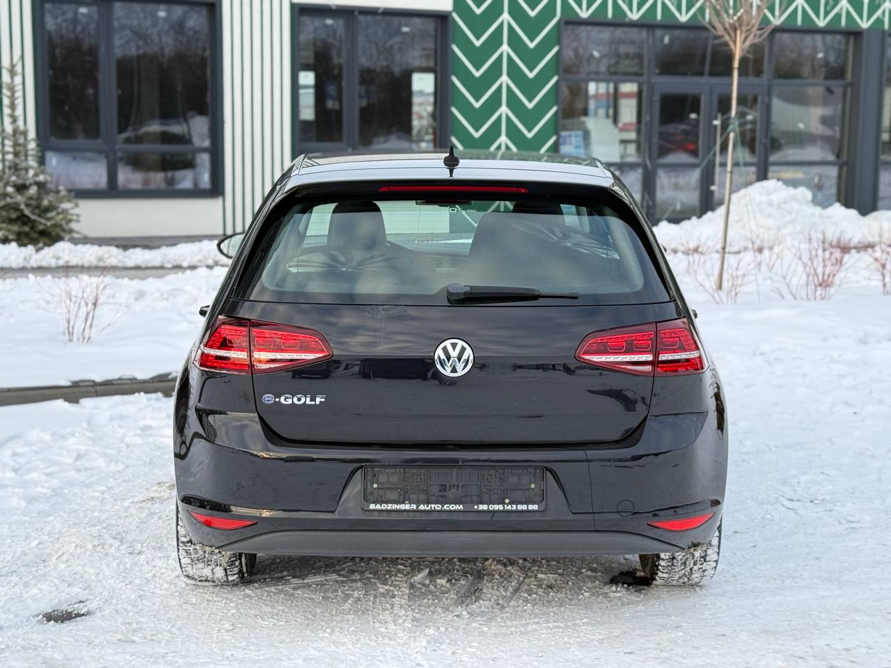 Фото - Volkswagen E-Golf #4