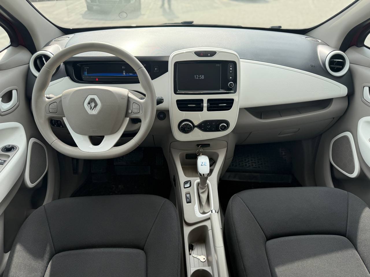 Фото - Renault ZOE #9
