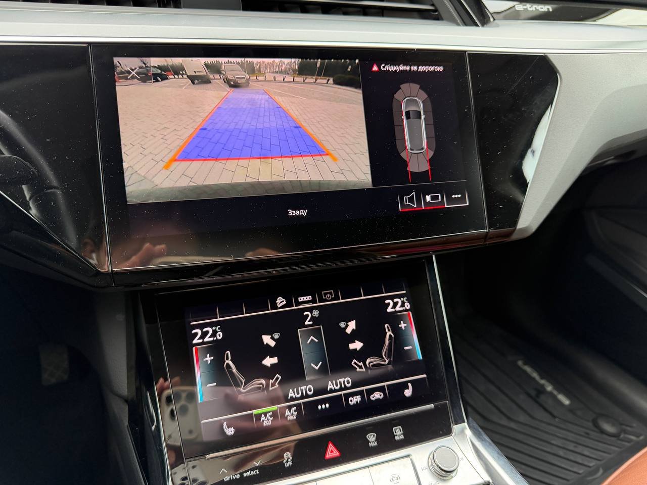 Фото - Audi E-tron #10