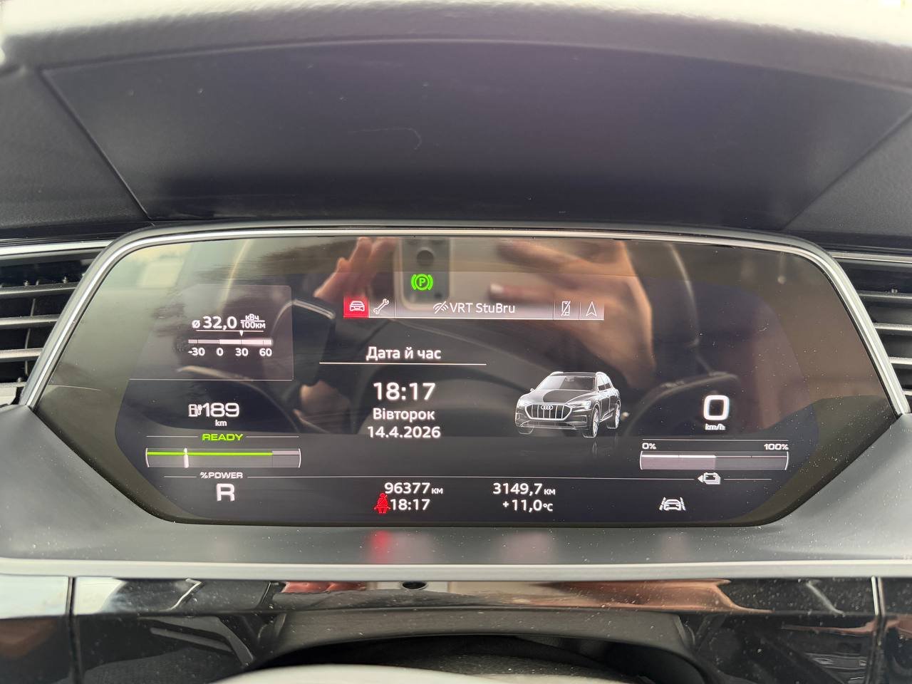 Фото - Audi E-tron #7