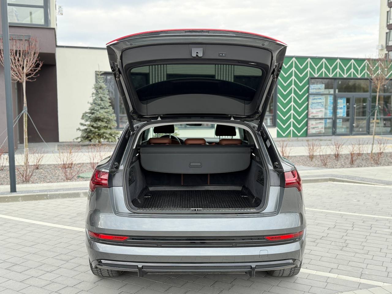 Фото - Audi E-tron #11