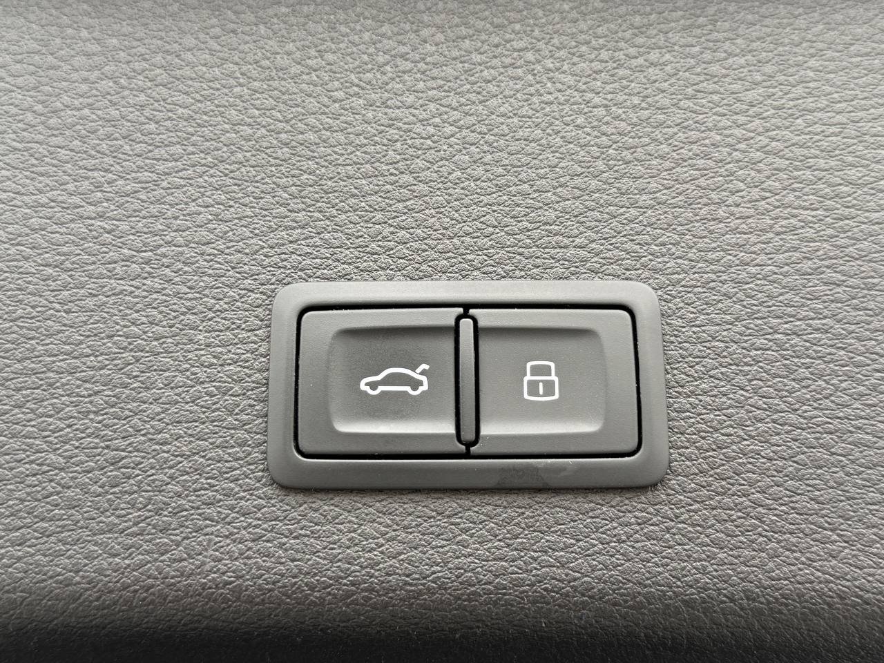 Фото - Audi E-tron #13