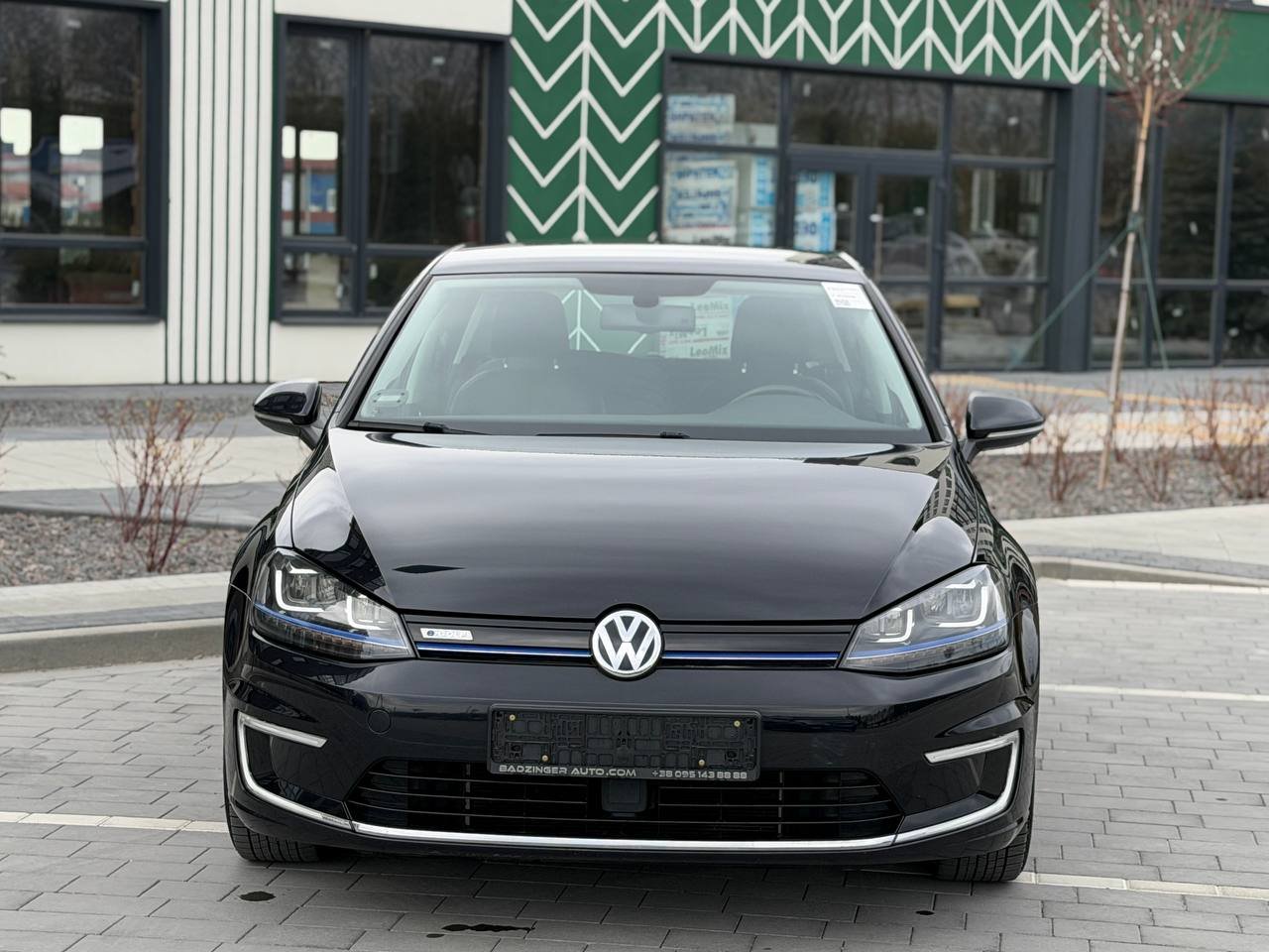 Фото - Volkswagen E-Golf #2