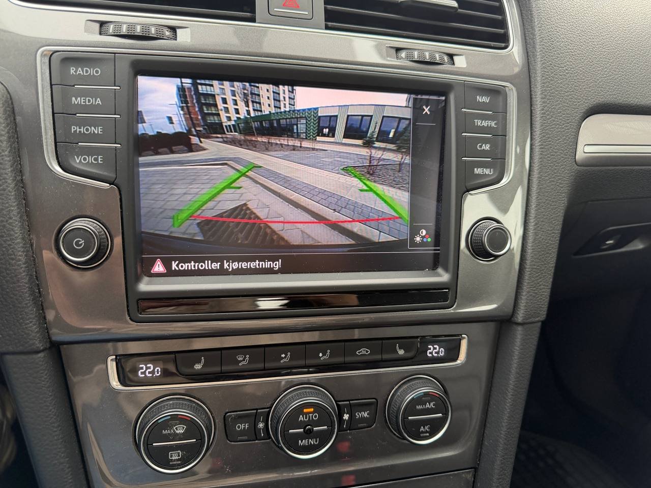 Фото - Volkswagen E-Golf #7