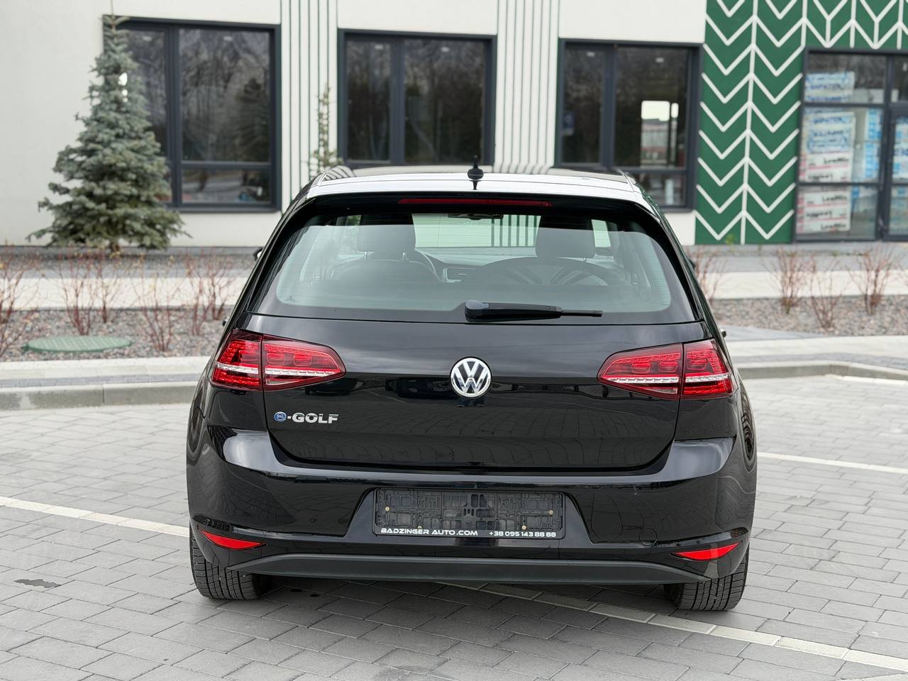Фото - Volkswagen E-Golf #5