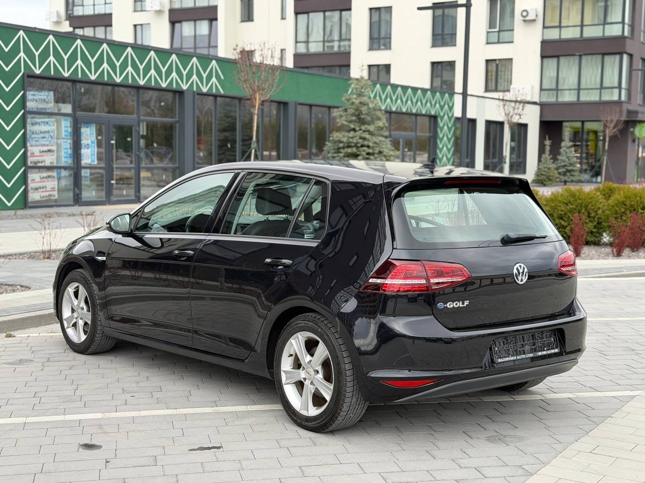 Фото - Volkswagen E-Golf #6
