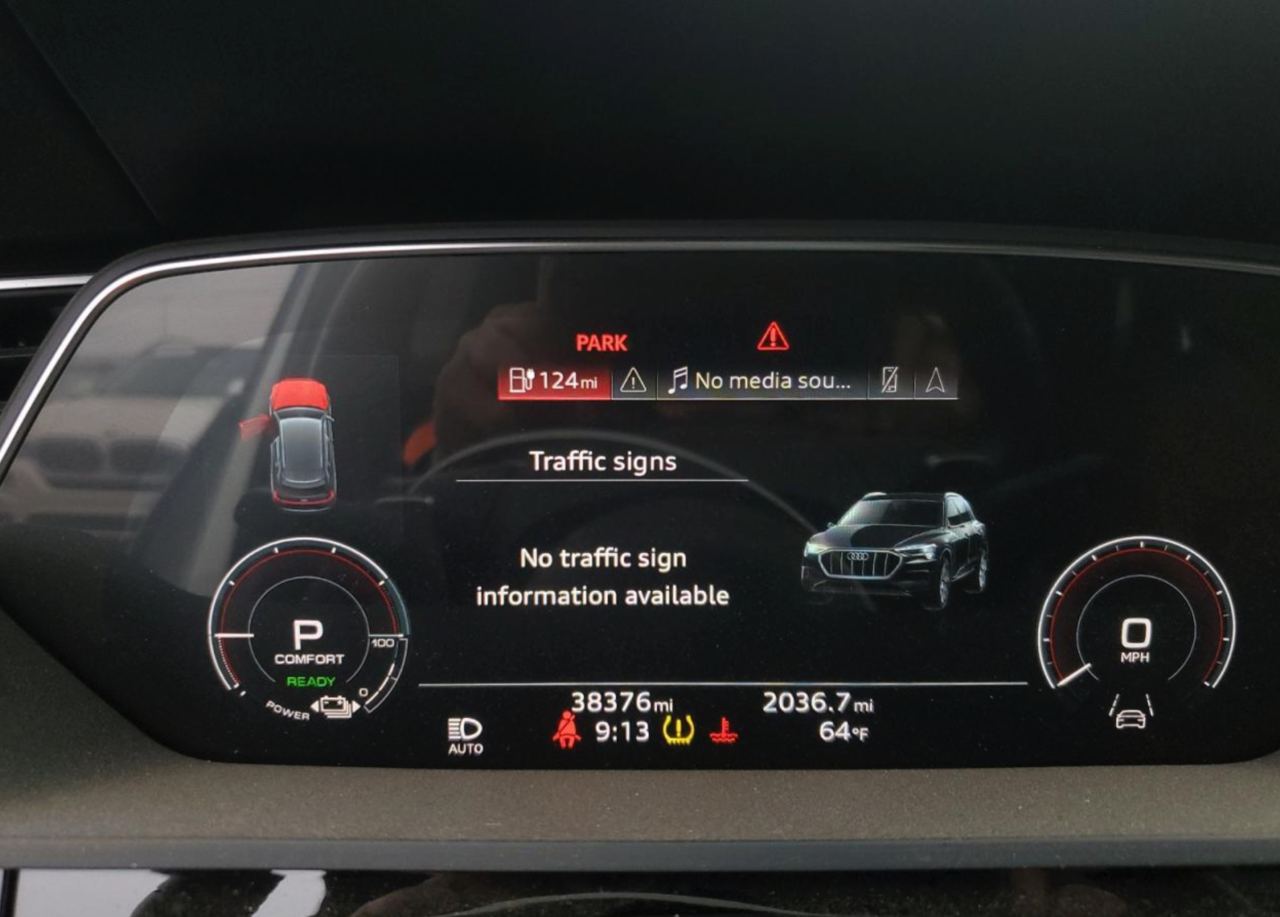 Фото - Audi E-tron #7