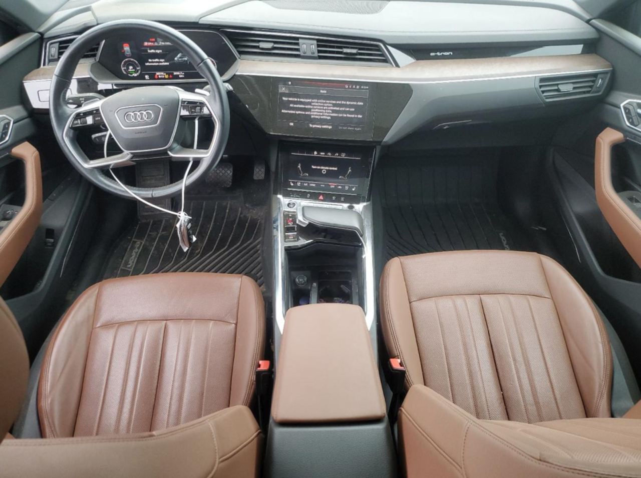 Фото - Audi E-tron #8