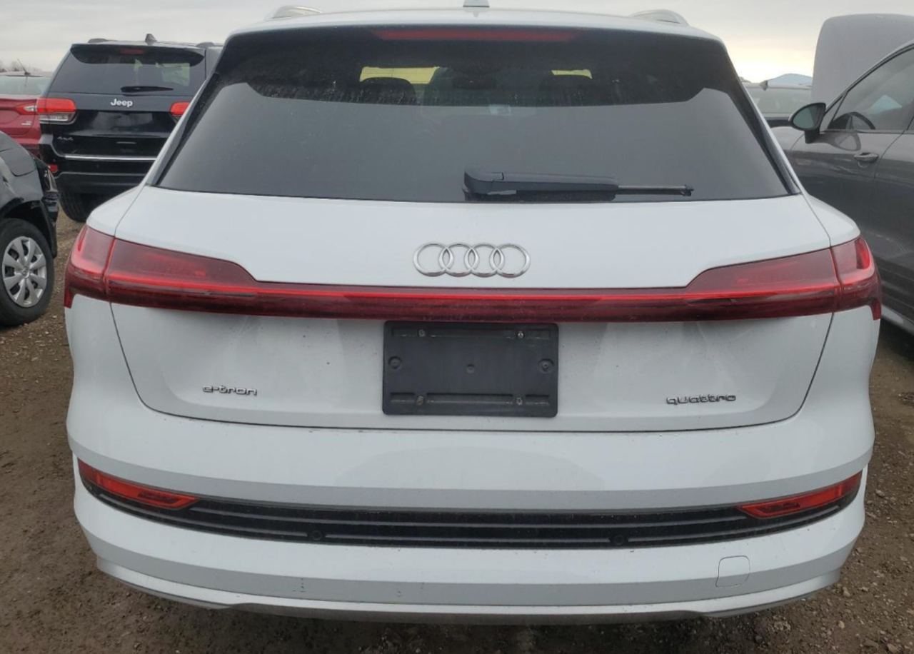 Фото - Audi E-tron #5