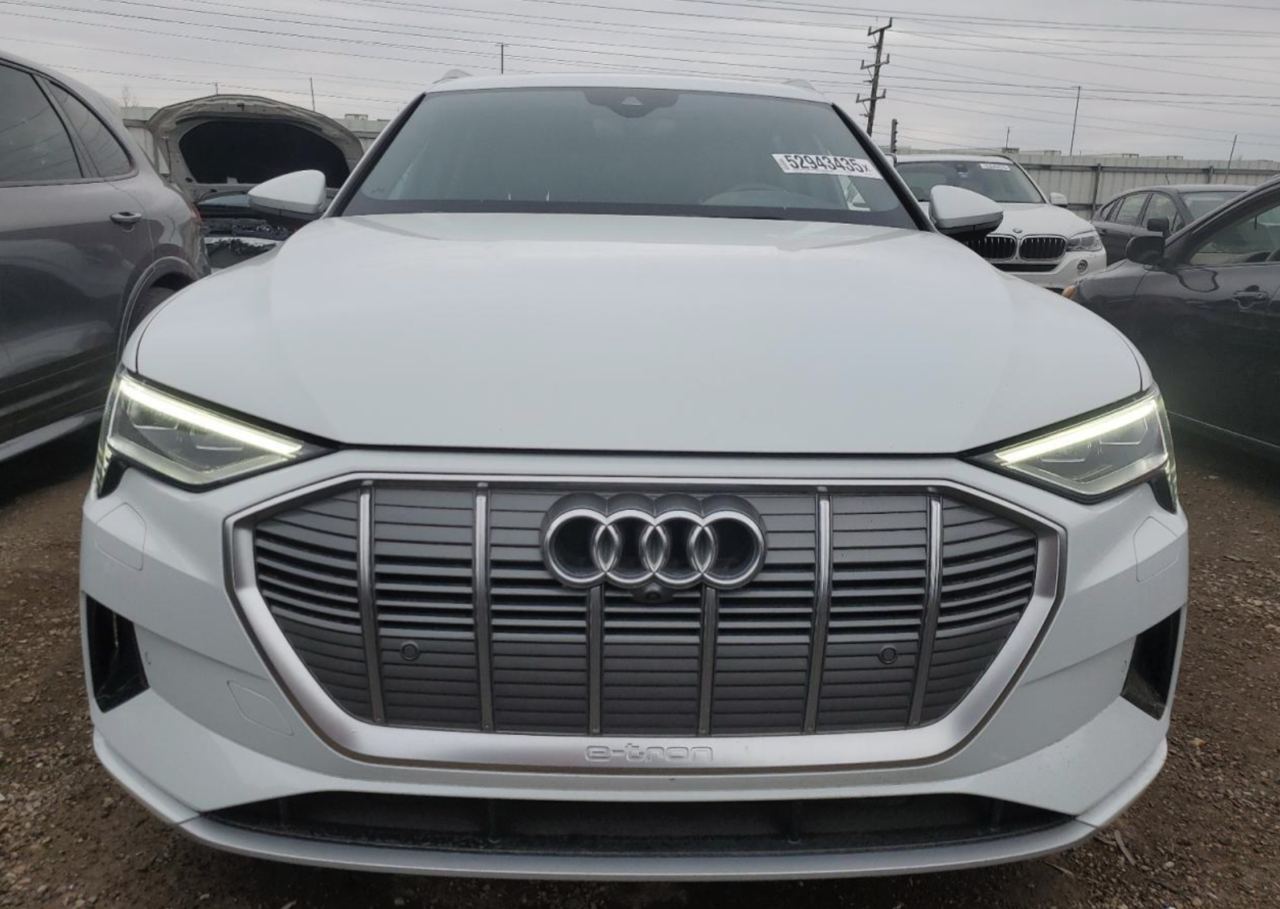 Фото - Audi E-tron #2